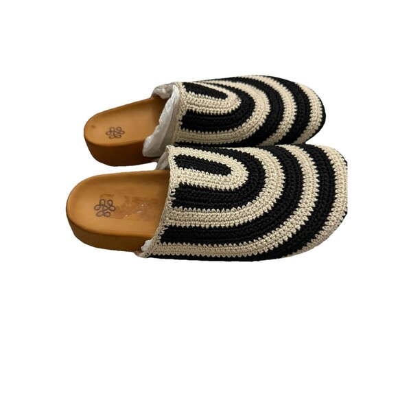 The Sak Bolinas Crochet Clogs 10 Slip On Flats Black White Rubber Sole NWOT - Picture 2 of 6